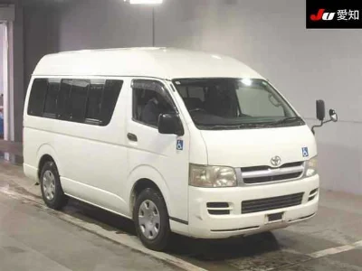 TOYOTA REGIUS VAN