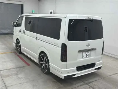 TOYOTA HIACE VAN