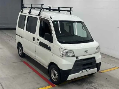 TOYOTA PIXIS VAN