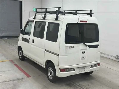 TOYOTA PIXIS VAN
