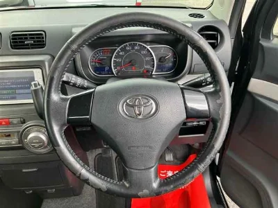 TOYOTA PIXIS SPACE