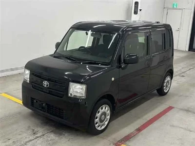 TOYOTA PIXIS SPACE