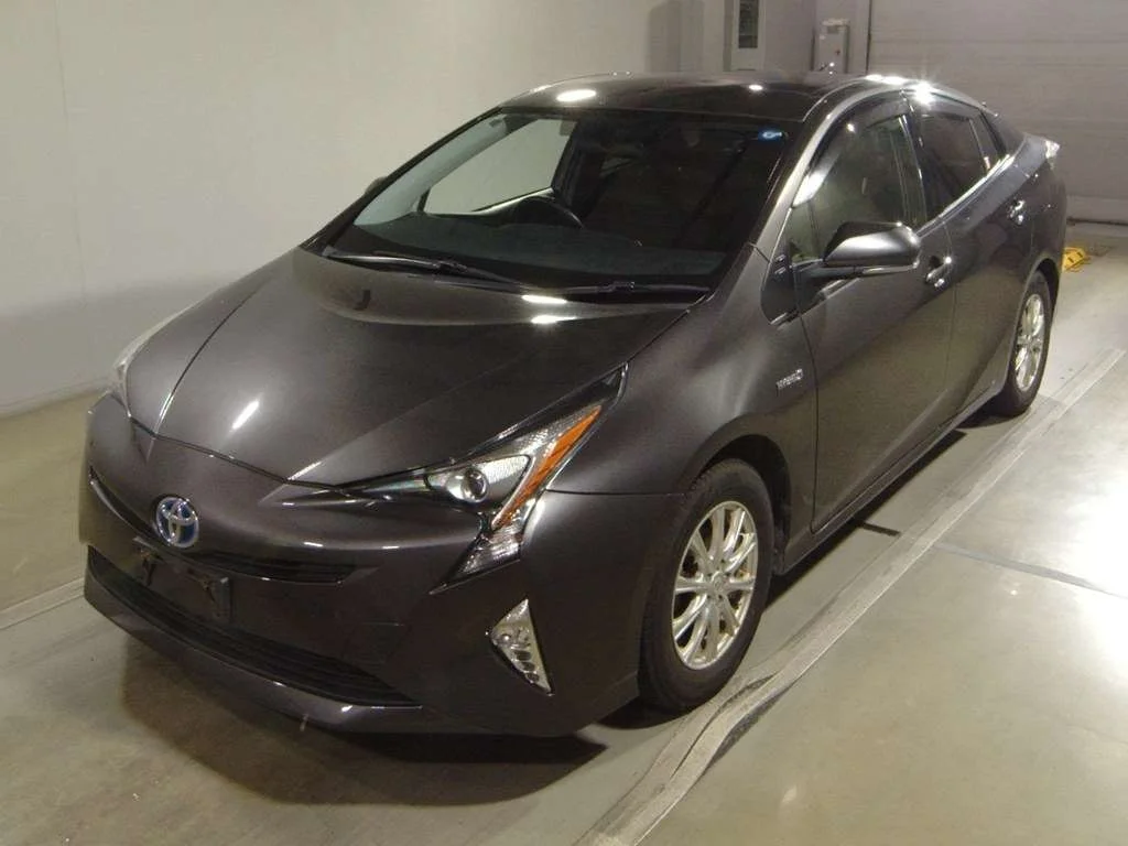 Toyota Prius  с аукциона в Японии