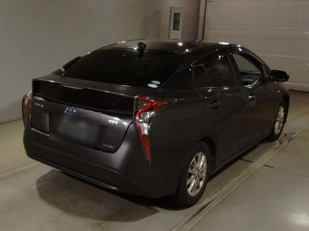 Toyota Prius  с аукциона в Японии
