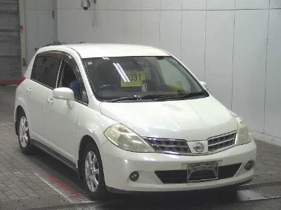 NISSAN TIIDA