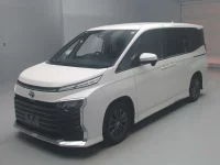 Цена авто Toyota Voxy с аукционов Японии, номер кузова ZWR90W, пробег 56 000, оценка 7