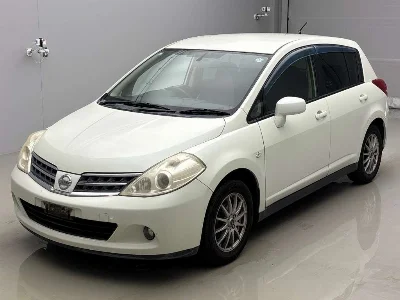 NISSAN TIIDA