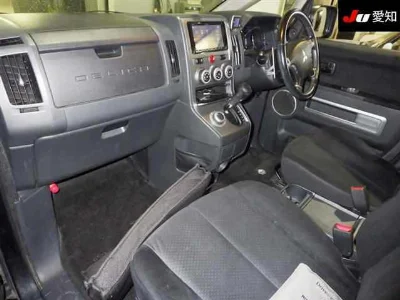 MITSUBISHI DELICA D5