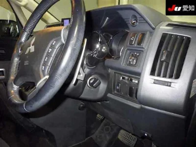 MITSUBISHI DELICA D5