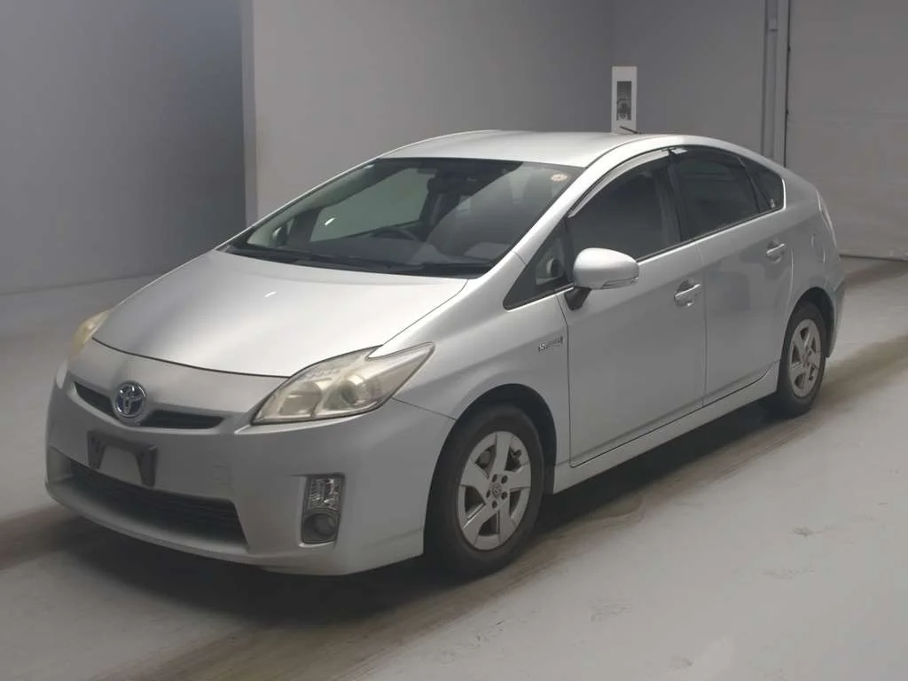 Toyota Prius Alpha  с аукциона в Японии
