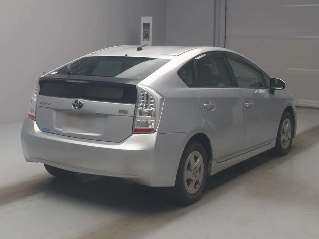 Toyota Prius Alpha  с аукциона в Японии