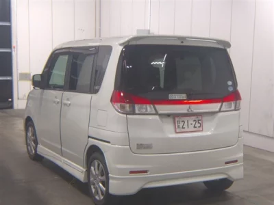MITSUBISHI DELICA D2