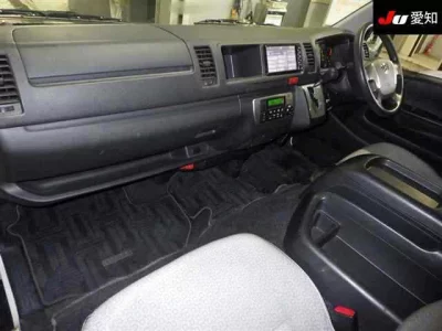 TOYOTA HIACE