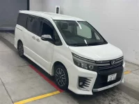 Цена авто Toyota Voxy с аукционов Японии, номер кузова ZRR80W, пробег 80 000, оценка 6