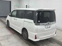 Цена авто Toyota Voxy с аукционов Японии, номер кузова ZRR80W, пробег 80 000, оценка 6