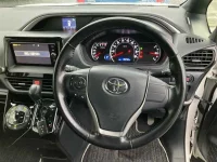 Цена авто Toyota Voxy с аукционов Японии, номер кузова ZRR80W, пробег 80 000, оценка 6