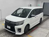 Цена авто Toyota Voxy с аукционов Японии, номер кузова ZRR80W, пробег 80 000, оценка 6
