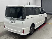 Цена авто Toyota Voxy с аукционов Японии, номер кузова ZRR80W, пробег 80 000, оценка 6