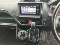 Цена авто Toyota Voxy с аукционов Японии, номер кузова ZRR80W, пробег 80 000, оценка 6