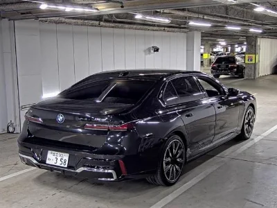 BMW I7