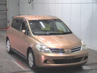NISSAN TIIDA