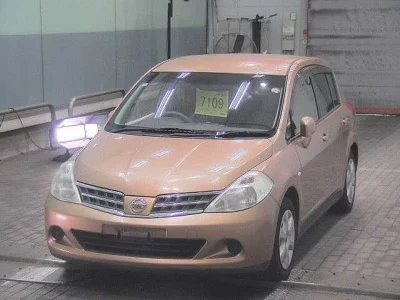 NISSAN TIIDA
