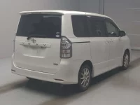 Цена авто Toyota Voxy с аукционов Японии, номер кузова ZRR70W, пробег 166 000, оценка 2