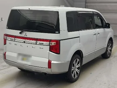 MITSUBISHI DELICA D5