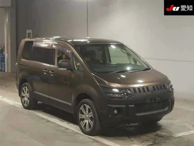 MITSUBISHI DELICA D5