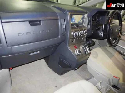 MITSUBISHI DELICA D5