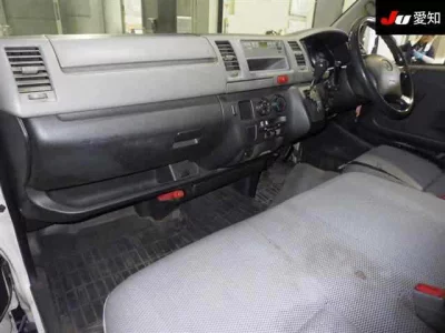 TOYOTA REGIUS VAN