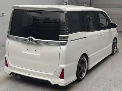 Статистика аукционов Toyota Voxy