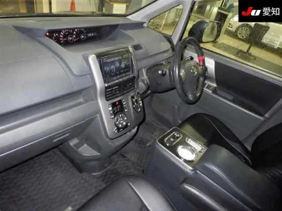 Статистика аукционов Toyota Voxy