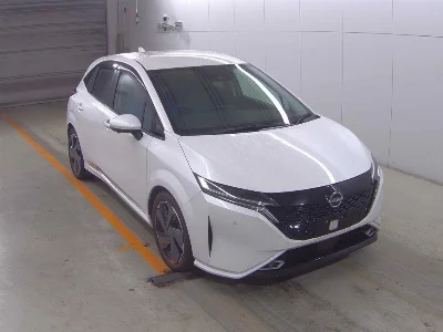 Nissan AURA