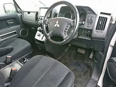 MITSUBISHI DELICA D5