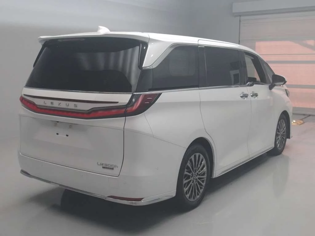 Lexus LM500h  с аукциона в Японии