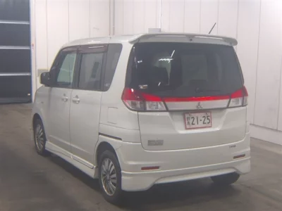 MITSUBISHI DELICA D2
