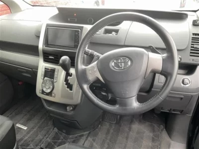 Статистика аукционов Toyota Voxy