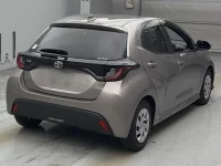 Цена авто Toyota Yaris с аукционов Японии, номер кузова MXPA10, пробег 128 000, оценка 8