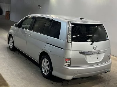 TOYOTA ISIS