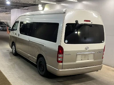 TOYOTA HIACE