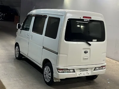 TOYOTA PIXIS VAN