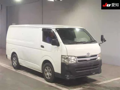 TOYOTA HIACE VAN