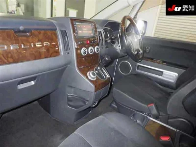 MITSUBISHI DELICA D5