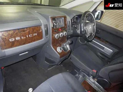 MITSUBISHI DELICA D5