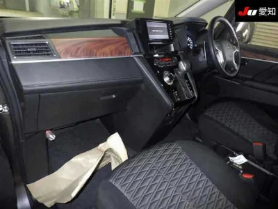 MITSUBISHI DELICA D5
