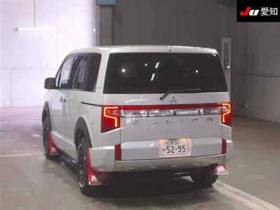 MITSUBISHI DELICA D5