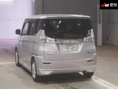MITSUBISHI DELICA D2