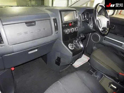 MITSUBISHI DELICA D5