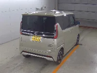 Цена авто Nissan Roox с аукционов Японии, номер кузова B44A, пробег 33 000, оценка 6
